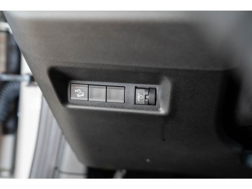 Jeep Avenger Summit 54 kWh | SOH 97% | Warmtepomp | Camera | Apple Carplay & Android Auto | Climate Controle |... ActivLease financial lease