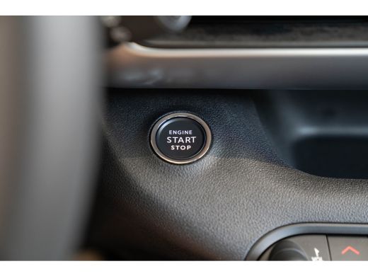 Jeep Avenger Summit 54 kWh | SOH 97% | Warmtepomp | Camera | Apple Carplay & Android Auto | Climate Controle |... ActivLease financial lease