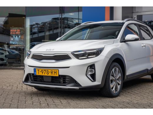 Kia Stonic 1.0 T-GDi MHEV DynamicPlusLine | Camera | Apple Carplay/Android Auto | Keyless entry/start | Navi... ActivLease financial lease