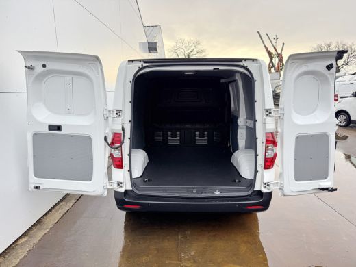 Maxus eDeliver3 50 kWh 122PK Nieuw! L1 SWB Elektrisch 50kWh 227km WLTP Carplay Touchscreen scherm Camera Parkeers... ActivLease financial lease