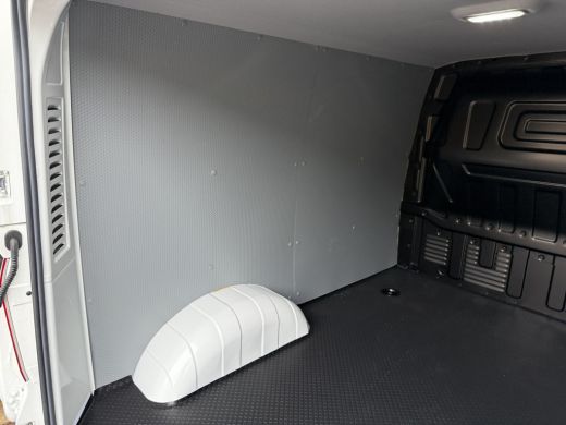 Maxus eDeliver3 50 kWh 122PK Nieuw! L1 SWB Elektrisch 50kWh 227km WLTP Carplay Touchscreen scherm Camera Parkeers... ActivLease financial lease