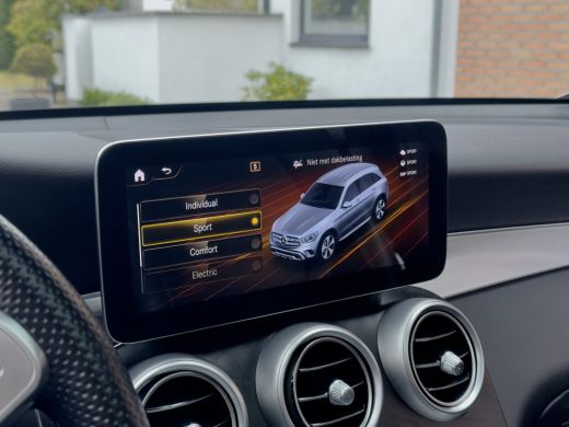 Mercedes-Benz GLC 300e AUT9 4MATIC AMG-STYLING PANODAK LEDER NAVI CAMERA DIGI-DASH LED LMV PDC ActivLease financial lease