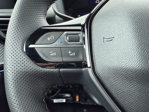 Peugeot 208 GT | Elektrische parkeerrem | Extra getinte achterste zijruiten en achterruit | Extra getinte ach... ActivLease financial lease