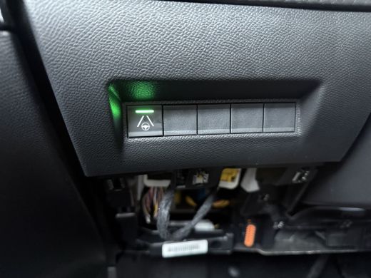 Peugeot 208 GT | Elektrische parkeerrem | Extra getinte achterste zijruiten en achterruit | Extra getinte ach... ActivLease financial lease