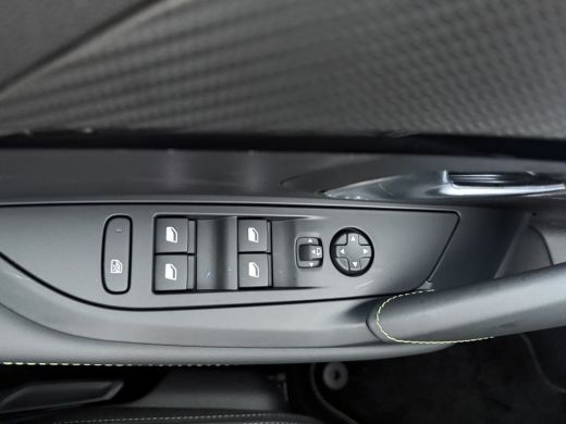 Peugeot 208 GT | Elektrische parkeerrem | Extra getinte achterste zijruiten en achterruit | Extra getinte ach... ActivLease financial lease