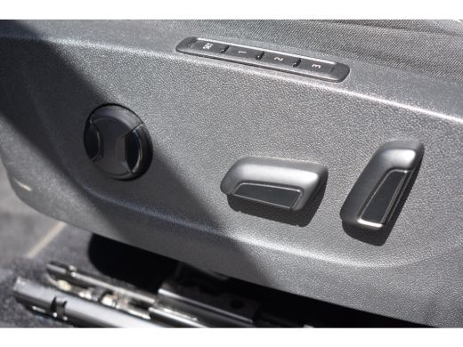 Skoda Enyaq iV 60 First Edition | ACC | Camera achter | Dode-hoek detectie | Elektrische stoelen met geheugen | ... ActivLease financial lease