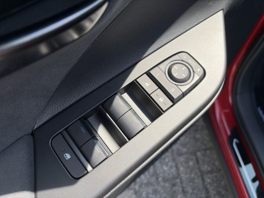 Toyota C-HR 220 Plug-in Hybride Premium ActivLease financial lease