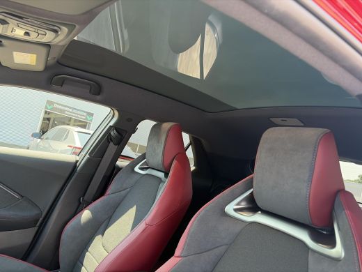 Toyota C-HR 220 Plug-in Hybride Premium ActivLease financial lease