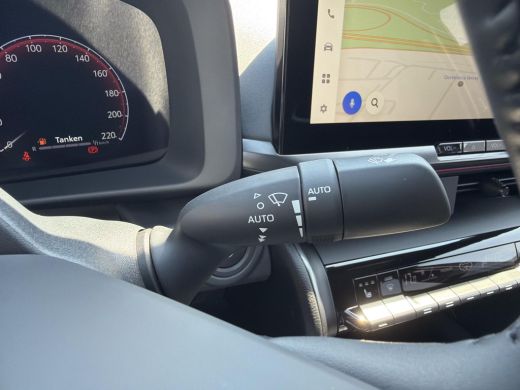 Toyota C-HR 220 Plug-in Hybride Premium ActivLease financial lease