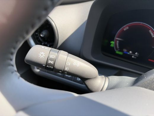 Toyota C-HR 220 Plug-in Hybride Premium ActivLease financial lease