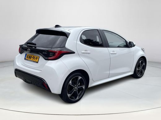 Toyota Yaris 1.5 Hybrid 130 Executive **STOELVERWARMING/ DODEHOEK DETECTIE/ PARKEERSENSOREN** ActivLease financial lease