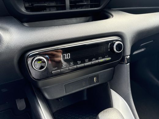Toyota Yaris 1.5 Hybrid Active ActivLease financial lease