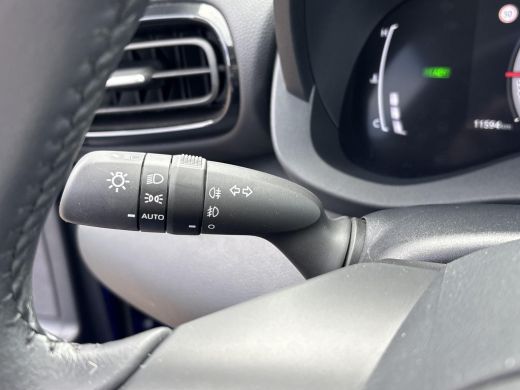 Toyota Yaris 1.5 Hybrid Dynamic **DODE HOEK DETECTIE/ PARKEERSENSOREN/ STOELVERWARMIING** ActivLease financial lease