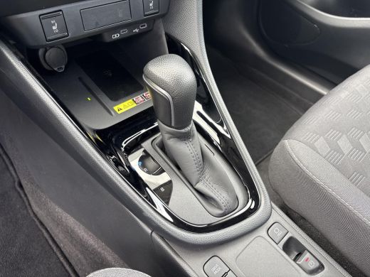 Toyota Yaris 1.5 Hybrid Dynamic **DODE HOEK DETECTIE/ PARKEERSENSOREN/ STOELVERWARMIING** ActivLease financial lease