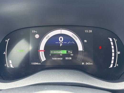 Toyota Yaris 1.5 Hybrid Dynamic **DODE HOEK DETECTIE/ PARKEERSENSOREN/ STOELVERWARMIING** ActivLease financial lease