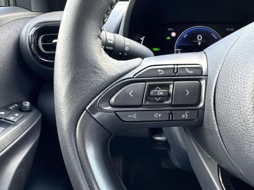 Toyota Yaris Cross 1.5 Hybrid 115 Dynamic **DODE HOEK DETECTIE/ PARKEERSENSOREN/ STOELVERWARMIING** ActivLease financial lease