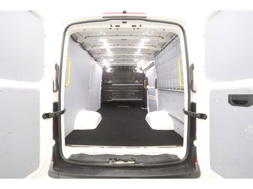 Volkswagen Crafter 2.0 TDI N1* 177PK L3H2 | Dubbellucht | 3500kg Trekgew. | Airco | Cruise | Camera | Carplay | Navi... ActivLease financial lease