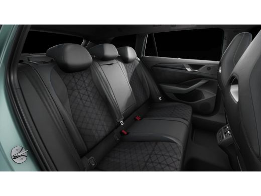 Volkswagen Passat Variant 1.5 eHybrid R-Line Business | Trekhaak | Pano Dak  | 5J Garantie | Black Style | 272Pk | ActivLease financial lease