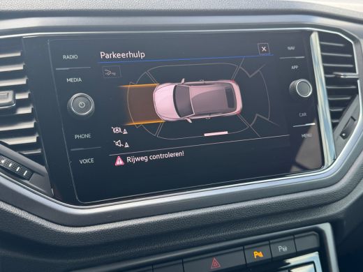 Volkswagen T-Roc 1.5 150pk TSI R-Line Navigatie 'Discover Media' | Achteruitrijcamera (Rear View) | 	Koplampverlic... ActivLease financial lease