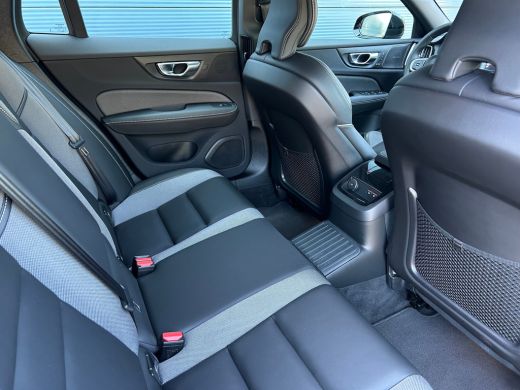 Volvo  V60 2.0 T8 Plug-in hybrid AWD Plus Dark | 455pk! | Harman/Kardon | Trekhaak | 360 Camera | ActivLease financial lease