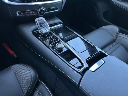 Volvo  V60 2.0 T8 Plug-in hybrid AWD Plus Dark | 455pk! | Harman/Kardon | Trekhaak | 360 Camera | ActivLease financial lease