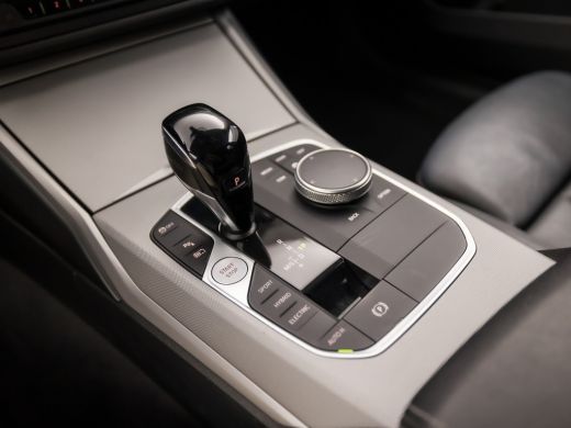 BMW 3 Serie Touring 320e High Executive 204Pk Automaat (APPLE CARPLAY, DEALER ONDERHOUDEN, GROOT NAVI, CAMERA... ActivLease financial lease