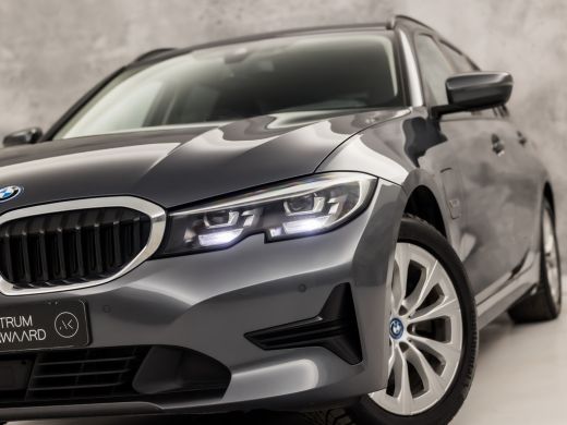 BMW 3 Serie Touring 320e High Executive 204Pk Automaat (APPLE CARPLAY, DEALER ONDERHOUDEN, GROOT NAVI, CAMERA... ActivLease financial lease