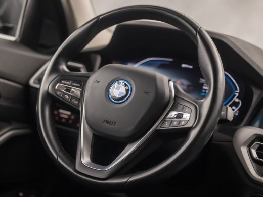 BMW 3 Serie Touring 320e High Executive 204Pk Automaat (APPLE CARPLAY, DEALER ONDERHOUDEN, GROOT NAVI, CAMERA... ActivLease financial lease