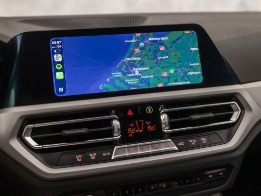 BMW 3 Serie Touring 320e High Executive 204Pk Automaat (APPLE CARPLAY, DEALER ONDERHOUDEN, GROOT NAVI, CAMERA... ActivLease financial lease