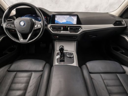 BMW 3 Serie Touring 320e High Executive 204Pk Automaat (APPLE CARPLAY, DEALER ONDERHOUDEN, GROOT NAVI, CAMERA... ActivLease financial lease