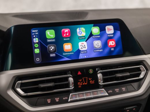 BMW 3 Serie Touring 320e High Executive 204Pk Automaat (APPLE CARPLAY, DEALER ONDERHOUDEN, GROOT NAVI, CAMERA... ActivLease financial lease