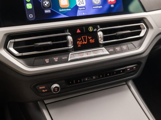 BMW 3 Serie Touring 320e High Executive 204Pk Automaat (APPLE CARPLAY, DEALER ONDERHOUDEN, GROOT NAVI, CAMERA... ActivLease financial lease