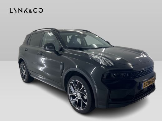 Lynk & Co 01 1.5 PHEV 262PK Black optic Adapt.Cruise 360&deg; Cam Carplay Plug-in Stoelverw Vol opties! ActivLease financial lease