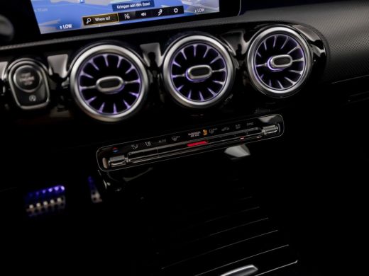 Mercedes-Benz A-Klasse 250 AMG Sport 224Pk Automaat (PANORAMADAK, MEMORY SEATS, 360 CAMERA, BURMESTER, GROOT NAVI, SFEER... ActivLease financial lease