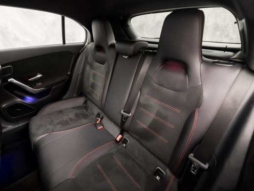 Mercedes-Benz A-Klasse 250 AMG Sport 224Pk Automaat (PANORAMADAK, MEMORY SEATS, 360 CAMERA, BURMESTER, GROOT NAVI, SFEER... ActivLease financial lease