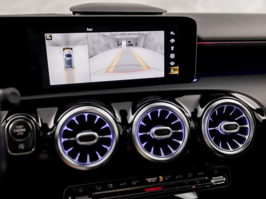 Mercedes-Benz A-Klasse 250 AMG Sport 224Pk Automaat (PANORAMADAK, MEMORY SEATS, 360 CAMERA, BURMESTER, GROOT NAVI, SFEER... ActivLease financial lease
