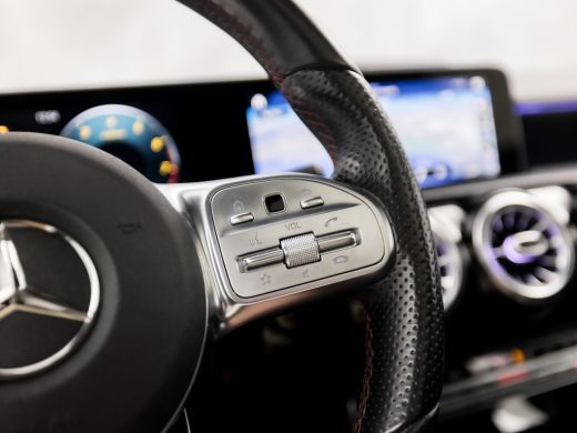 Mercedes-Benz A-Klasse 250 AMG Sport 224Pk Automaat (PANORAMADAK, MEMORY SEATS, 360 CAMERA, BURMESTER, GROOT NAVI, SFEER... ActivLease financial lease