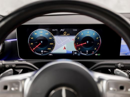 Mercedes-Benz A-Klasse 250 AMG Sport 224Pk Automaat (PANORAMADAK, MEMORY SEATS, 360 CAMERA, BURMESTER, GROOT NAVI, SFEER... ActivLease financial lease