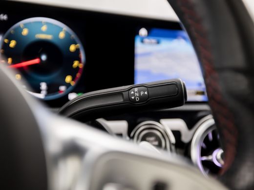 Mercedes-Benz A-Klasse 250 AMG Sport 224Pk Automaat (PANORAMADAK, MEMORY SEATS, 360 CAMERA, BURMESTER, GROOT NAVI, SFEER... ActivLease financial lease