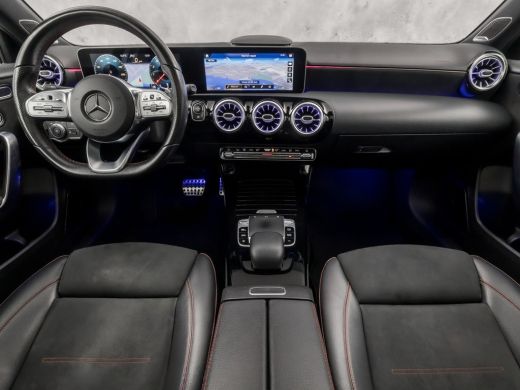 Mercedes-Benz A-Klasse 250 AMG Sport 224Pk Automaat (PANORAMADAK, MEMORY SEATS, 360 CAMERA, BURMESTER, GROOT NAVI, SFEER... ActivLease financial lease