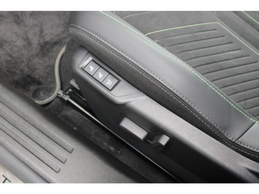 Peugeot 2008 1.2 Hybrid 145 GT | Automaat | Navigatie | Camera voor + achter | Massage | Stoelverwarming | Alc... ActivLease financial lease