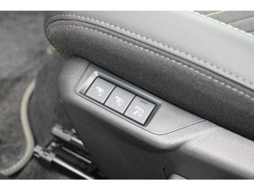 Peugeot 2008 1.2 Hybrid 145 GT | Automaat | Navigatie | Camera voor + achter | Massage | Stoelverwarming | Alc... ActivLease financial lease