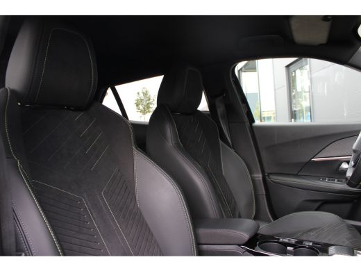 Peugeot 2008 1.2 Hybrid 145 GT | Automaat | Navigatie | Camera voor + achter | Massage | Stoelverwarming | Alc... ActivLease financial lease