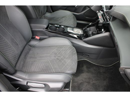Peugeot 2008 1.2 Hybrid 145 GT | Automaat | Navigatie | Camera voor + achter | Massage | Stoelverwarming | Alc... ActivLease financial lease