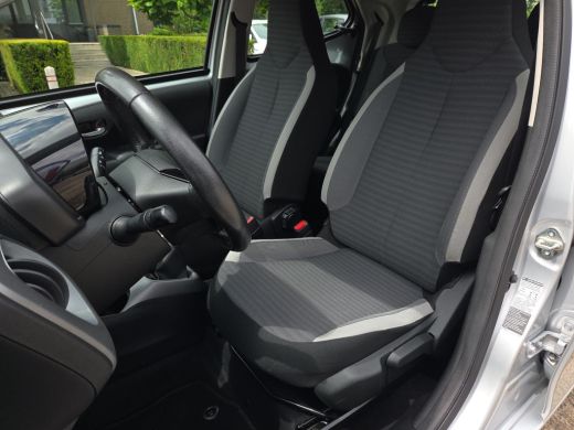 Toyota Aygo 1.0 VVT-i x-play | Apple CarPlay | Parkeercamera | Rijklaar incl. garantie | ActivLease financial lease