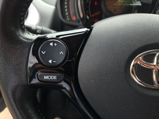 Toyota Aygo 1.0 VVT-i x-play | Apple CarPlay | Parkeercamera | Rijklaar incl. garantie | ActivLease financial lease