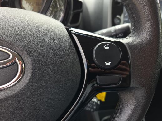 Toyota Aygo 1.0 VVT-i x-play | Apple CarPlay | Parkeercamera | Rijklaar incl. garantie | ActivLease financial lease