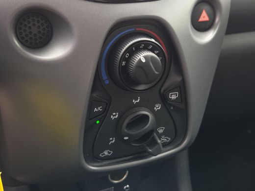 Toyota Aygo 1.0 VVT-i x-play | Apple CarPlay | Parkeercamera | Rijklaar incl. garantie | ActivLease financial lease