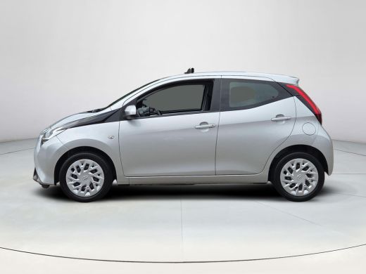 Toyota Aygo 1.0 VVT-i x-play | Apple CarPlay | Parkeercamera | Rijklaar incl. garantie | ActivLease financial lease