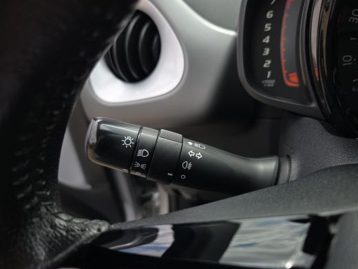 Toyota Aygo 1.0 VVT-i x-play | Apple CarPlay | Parkeercamera | Rijklaar incl. garantie | ActivLease financial lease